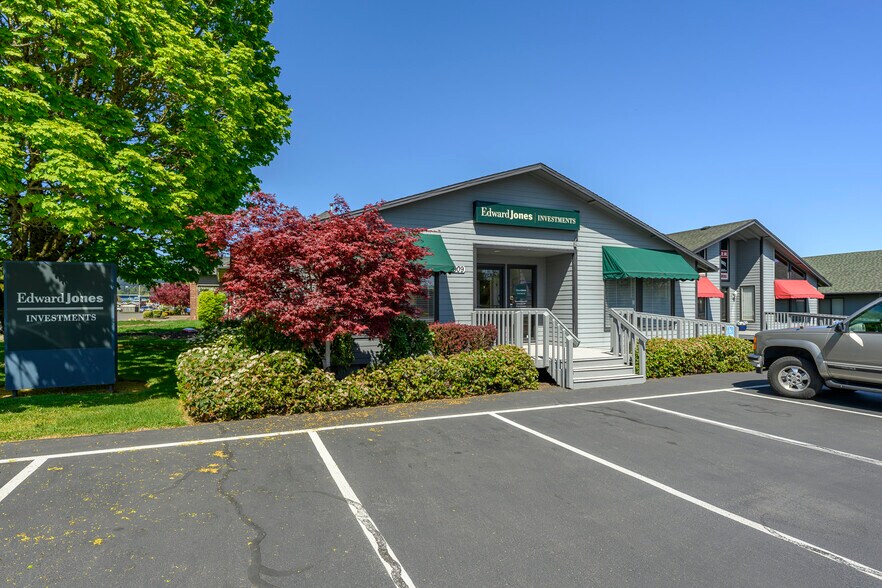 More Photos Of 2911 E Portland Rd, Newberg Office For Sale