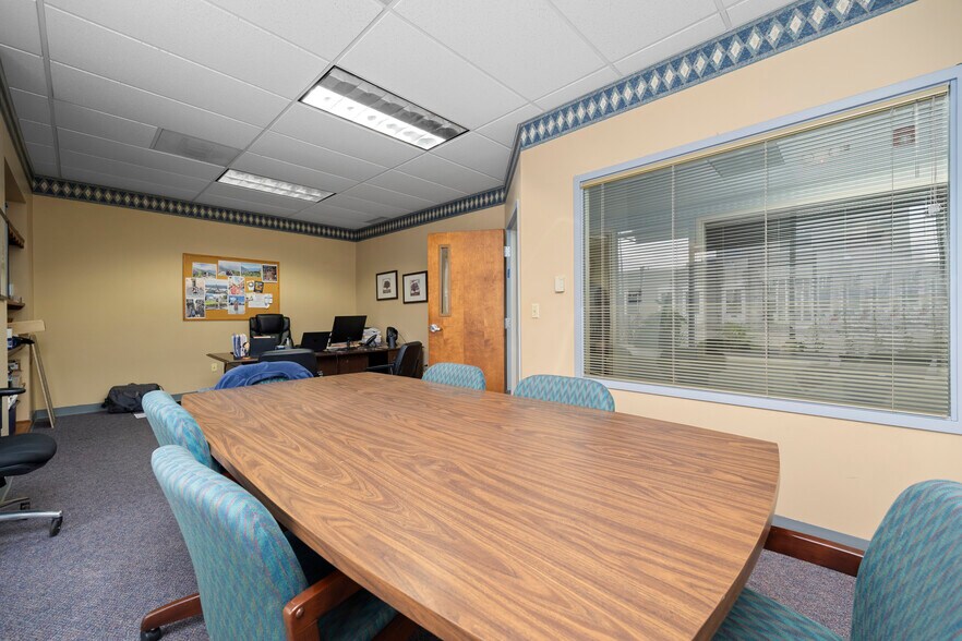 More Photos Of 419 W Market St, Sandusky Light Distribution For Sale
