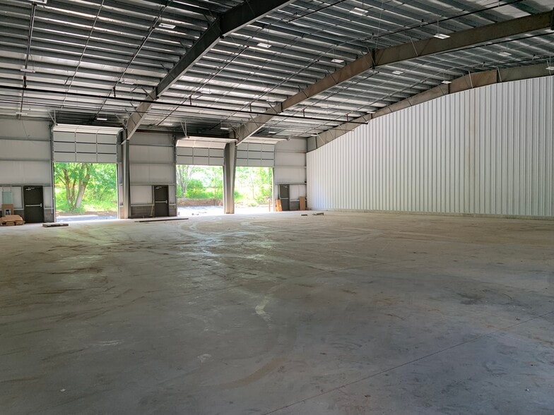 More Photos Of 44 Industrial Drive, New Britain Distribution For Lease