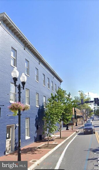 Primary Photo Of 12 N Braddock St, Winchester General Retail For Lease