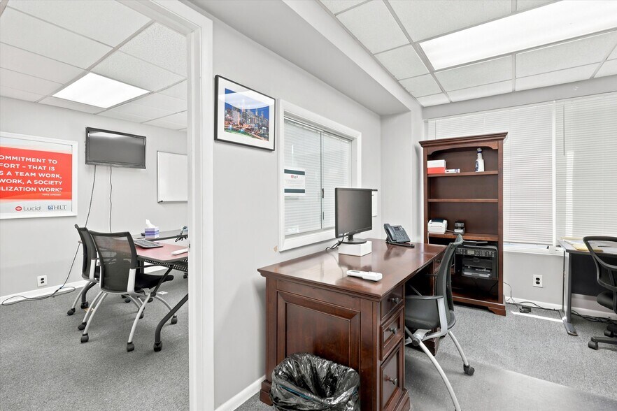 More Photos Of 806 Beaver St, Bristol Office For Sale