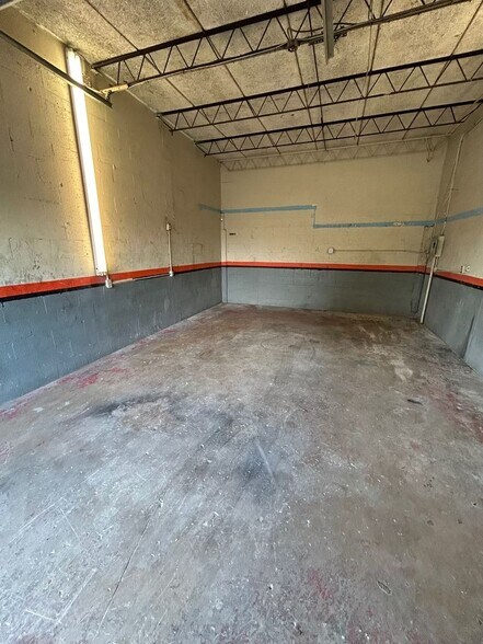 More Photos Of 4619-4629 NW 8th Ave, Oakland Park Warehouse For Lease