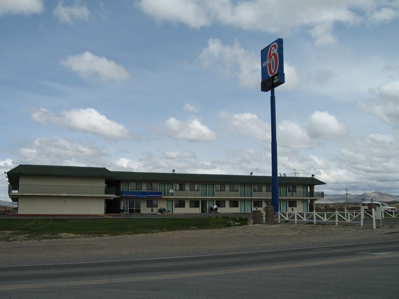 More Photos Of 1561 6th St, Wells Hotel For Sale