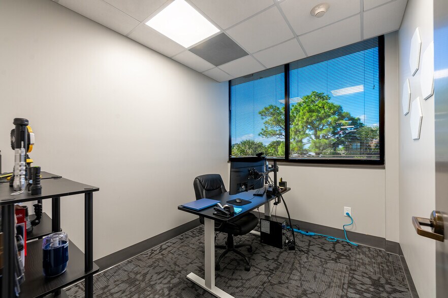 More Photos Of 2081 SE Ocean Blvd, Stuart Office For Sale