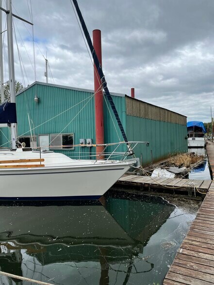 More Photos Of 10474 Highway 30, Clatskanie Marina For Sale
