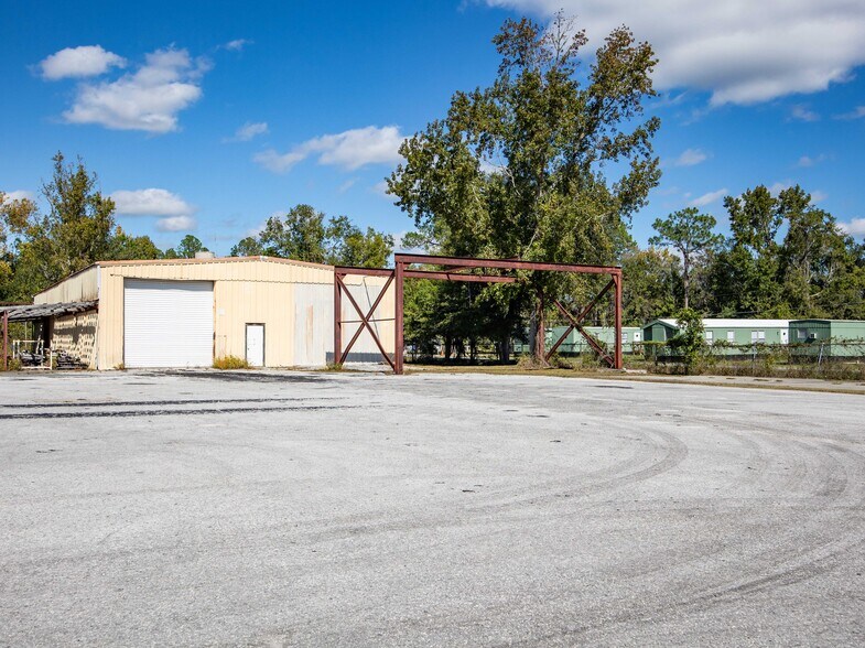 More Photos Of 3710-3719 E Us-90, Lake City Manufacturing For Lease