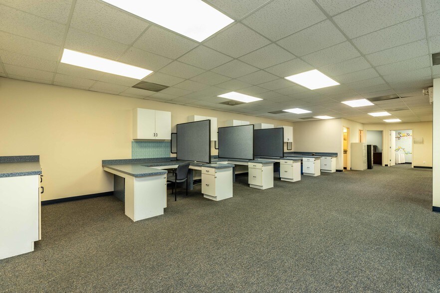 More Photos Of 8774 Perimeter Park Blvd, Jacksonville Medical For Sale