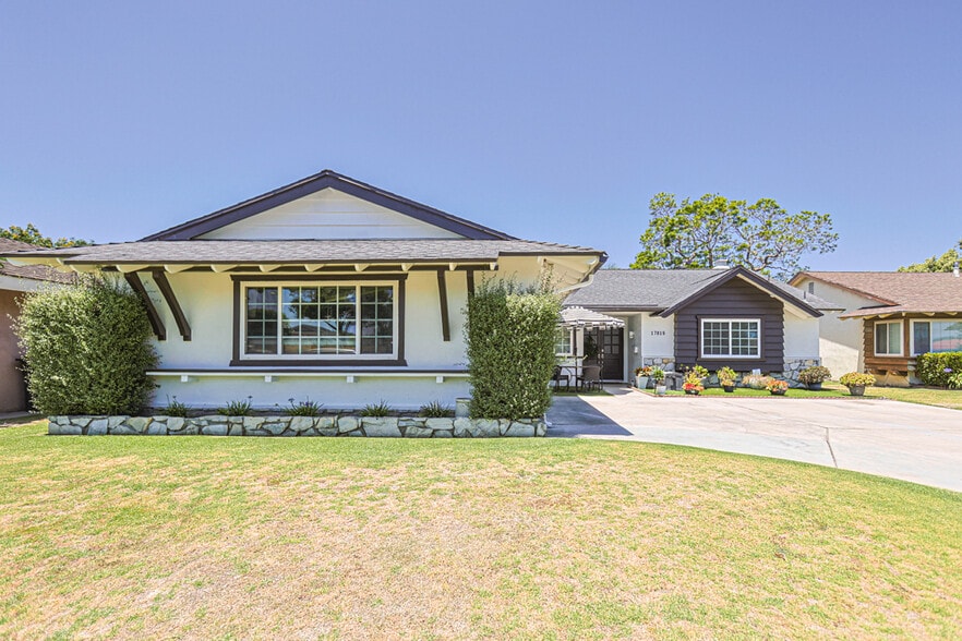 More Photos Of 17819 Bay St, Fountain Valley Specialty For Sale