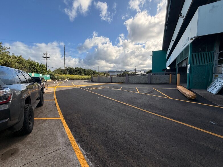 More Photos Of 98-021 Kamehameha Hwy, Aiea Warehouse For Lease