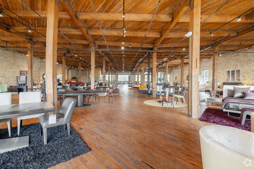 More Photos Of 1741 W Saint Paul Ave, Milwaukee Flex For Sale