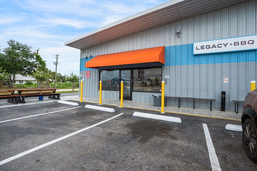 More Photos Of 2443 US Highway 301 N, Ellenton General Retail For Lease