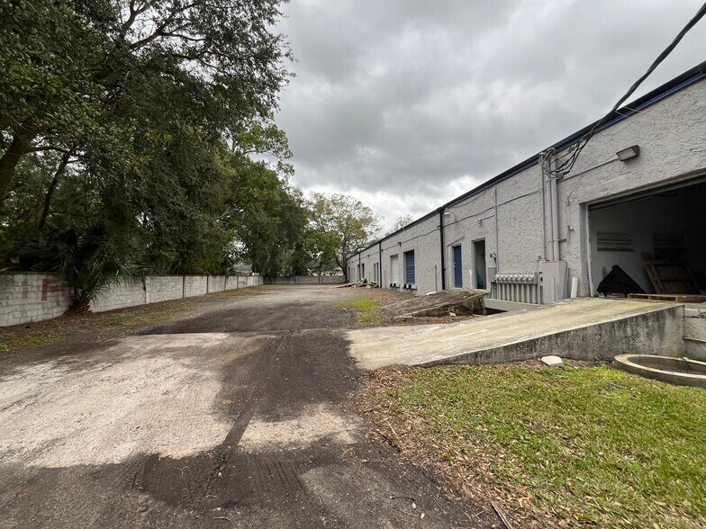 More Photos Of 5317 Fairmont St, Jacksonville Light Distribution For Lease