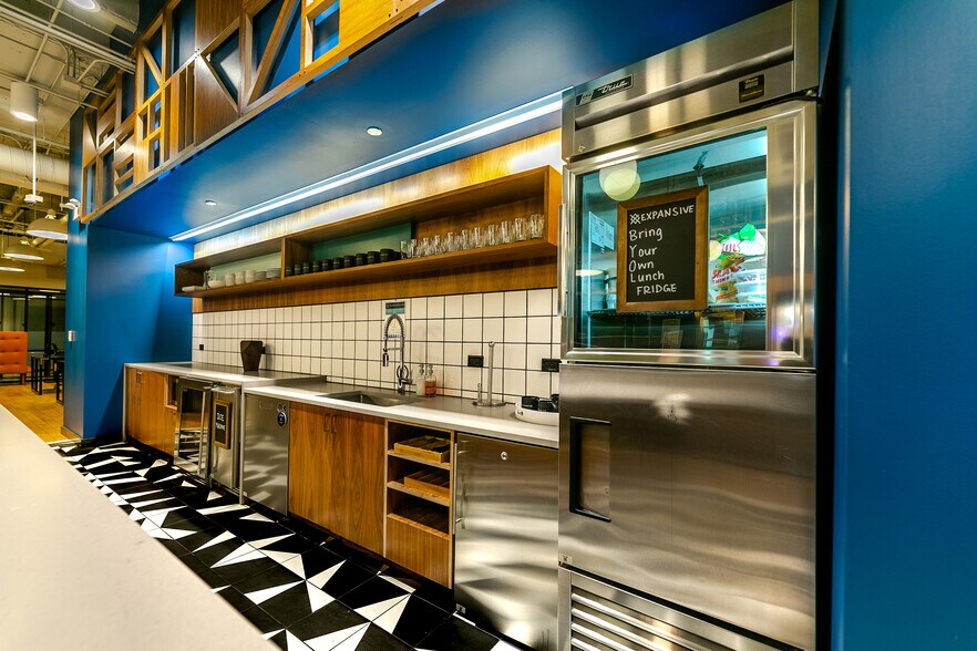 More Photos Of 100-112 S State St, Chicago Coworking Space