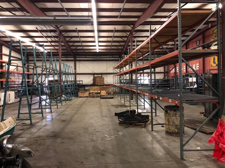 More Photos Of 384 Hartford Tpke, Shrewsbury Warehouse For Lease