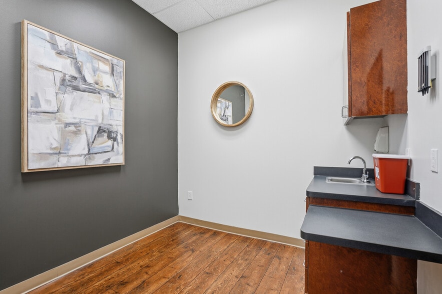 More Photos Of 2950 W Camp Wisdom Rd, Grand Prairie Medical For Lease