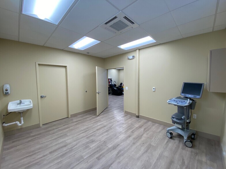 More Photos Of 11623 Philadelphia Rd, White Marsh Medical For Lease
