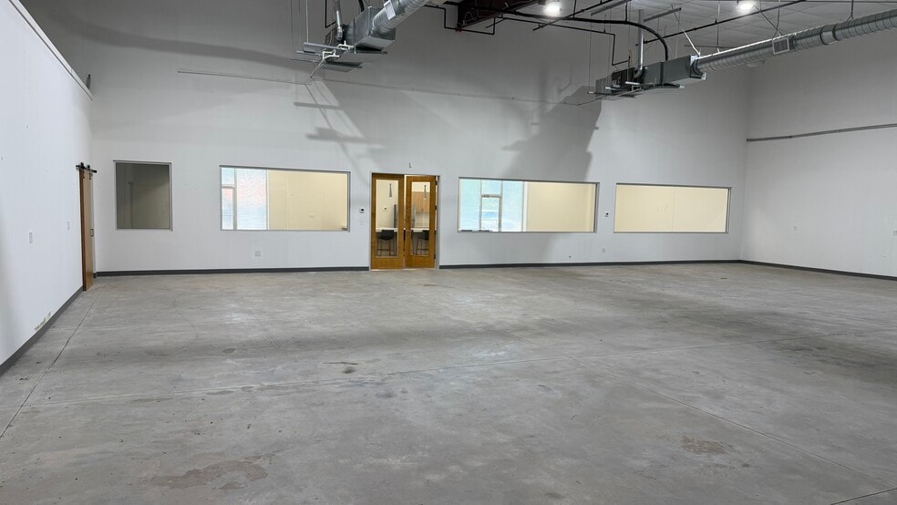 More Photos Of 2433 Tarpley Rd, Carrollton Warehouse For Lease
