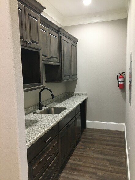 More Photos Of 11023 Northpointe Blvd, Tomball Medical For Sale