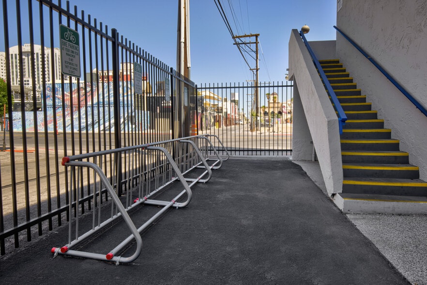 More Photos Of 200 S 8th St, Las Vegas Apartments For Sale