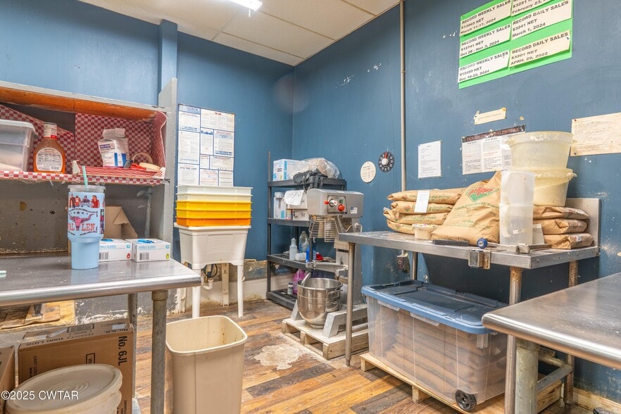 More Photos Of 18 S Court St, Alamo Storefront Retail Residential For Sale