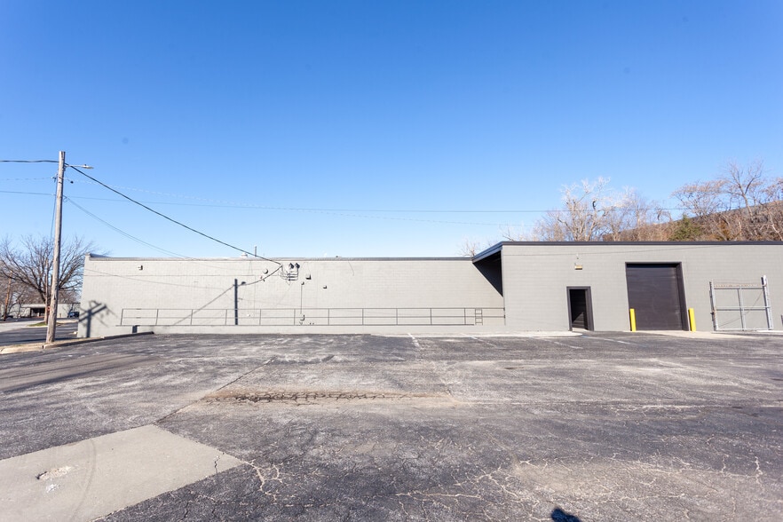 More Photos Of 3155-3175 Terrace St, Kansas City Warehouse For Lease