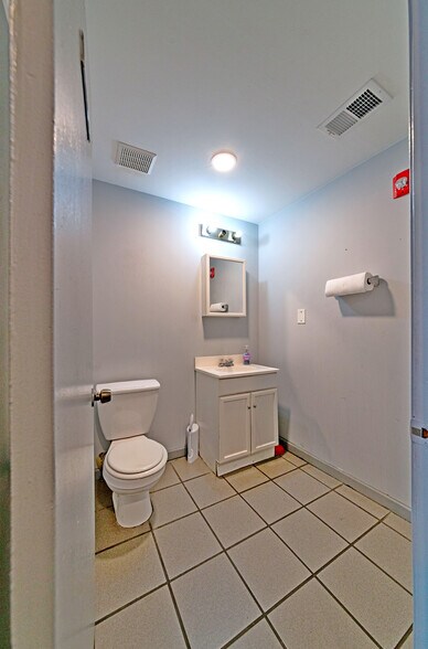 More Photos Of 803 Church St, Decatur Auto Repair For Sale