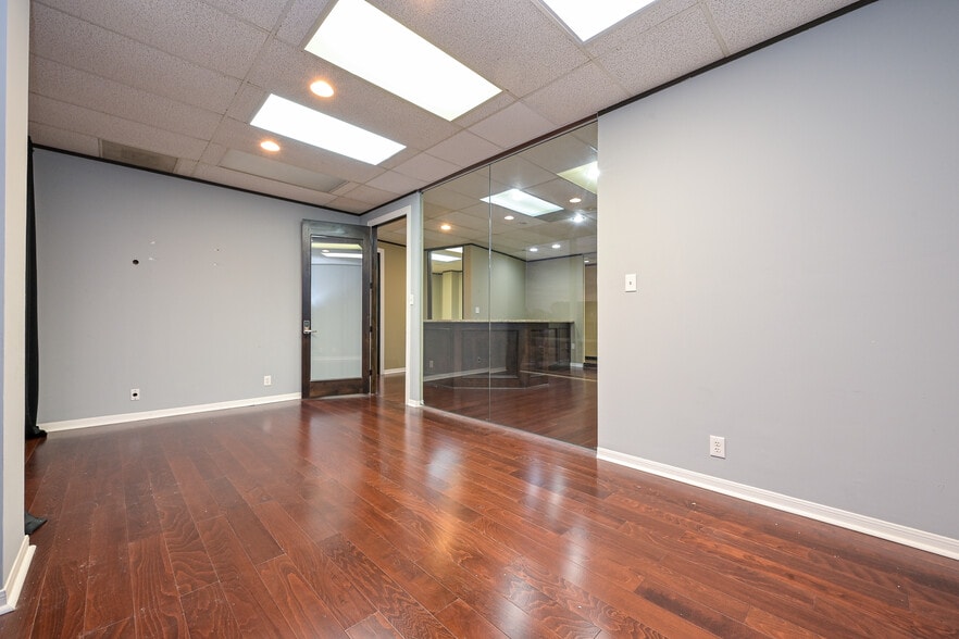 More Photos Of 5625 Cypress Creek Pky, Houston Office For Sale