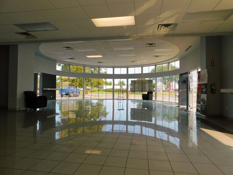 More Photos Of 202 W Gore Blvd, Lawton Auto Dealership For Sale