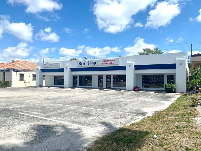 Primary Photo Of 4520 Tamiami Trl N, Naples Freestanding For Lease