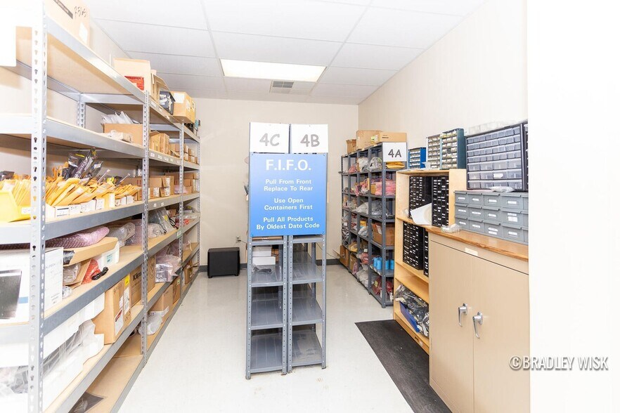 More Photos Of 581 Ottawa Ave, Holland Light Distribution For Sale