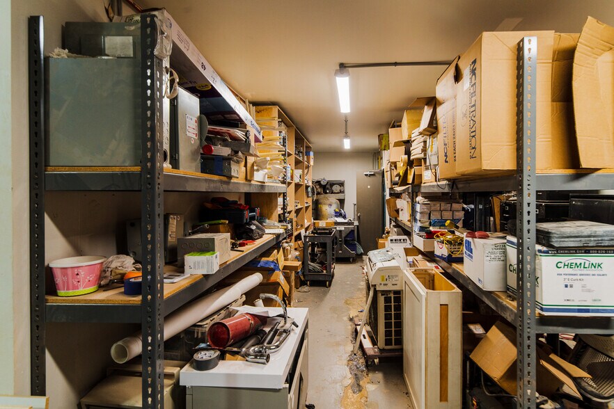 More Photos Of 1819 Gilford Ave, New Hyde Park Warehouse For Sale