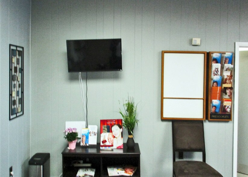 More Photos Of 18940 Schoolcraft, Detroit Medical For Sale