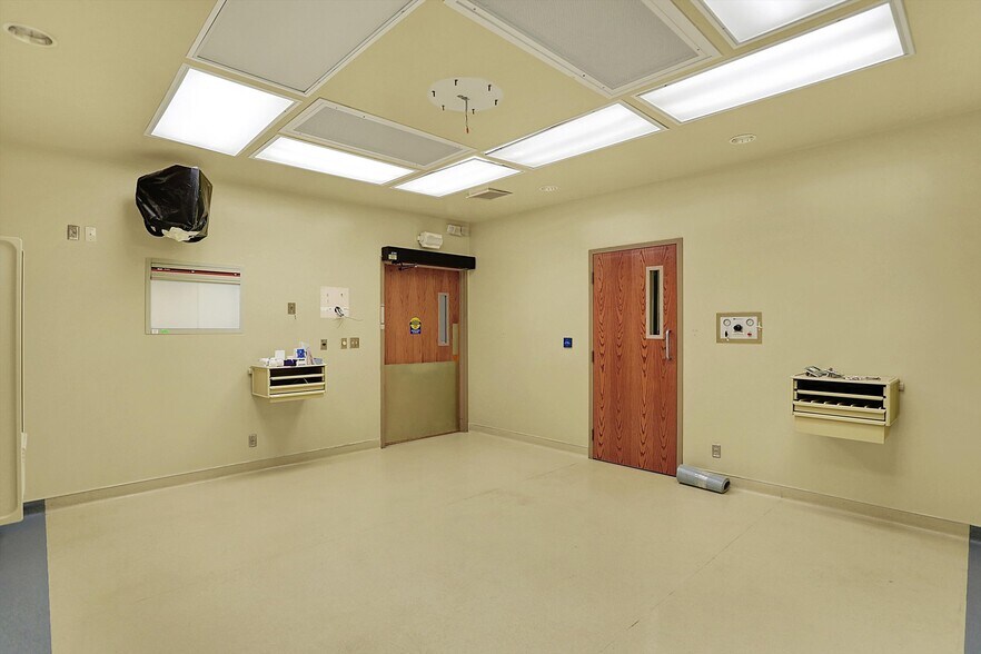 More Photos Of 711 W Gardner Dr, Marion Medical For Sale