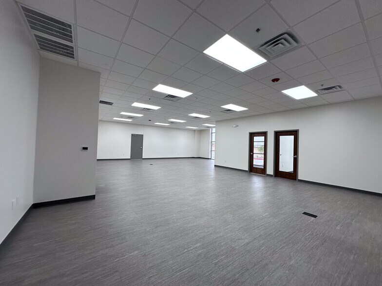 More Photos Of 21540 Kraus Lp, Laredo Warehouse For Lease