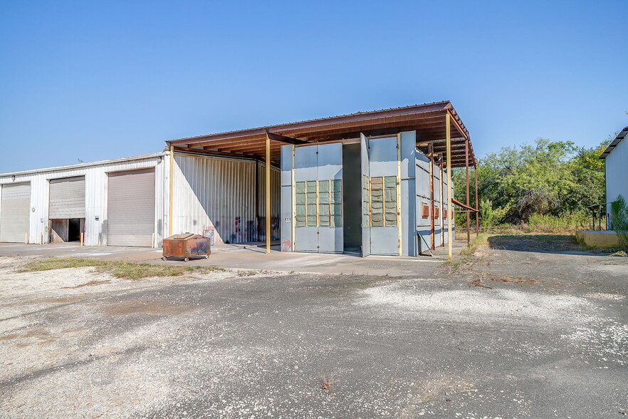 More Photos Of 3545 N Main St, Cleburne Industrial For Lease