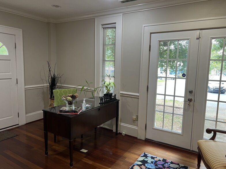 More Photos Of 222 Baldwin Ave, Charlotte Office For Lease