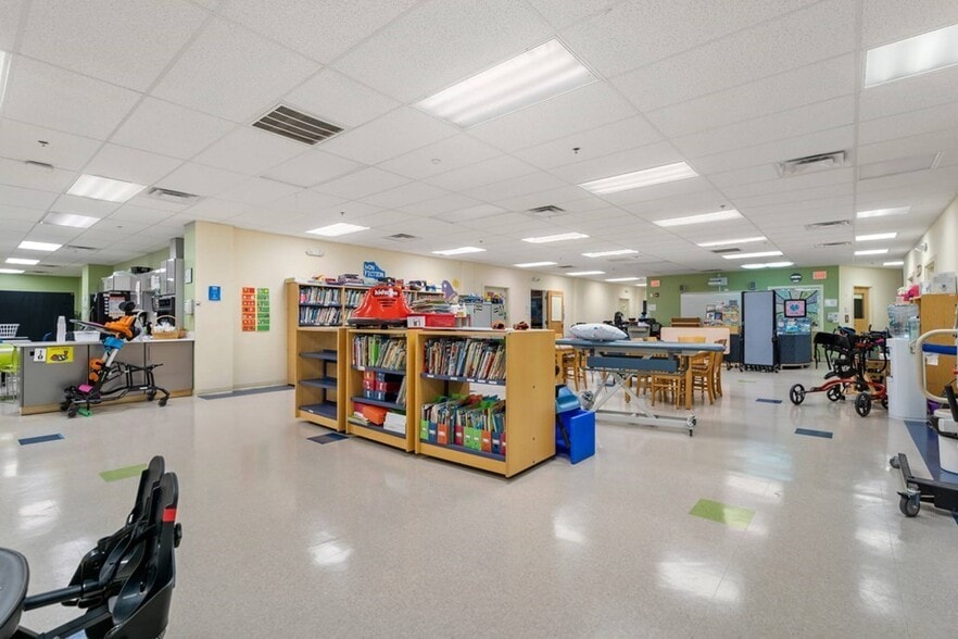 More Photos Of 141 Mansion Dr, Walpole Office For Sale