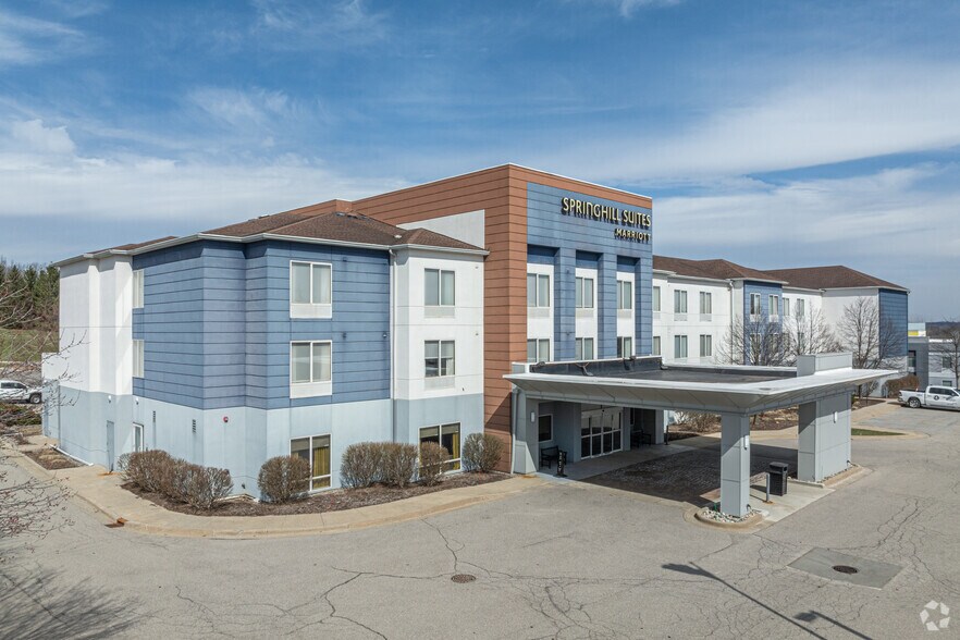 Primary Photo Of 450 Center Dr, Grand Rapids Hotel For Sale