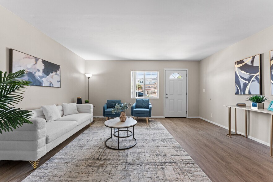 More Photos Of 595 7th St, Imperial Beach Apartments For Sale