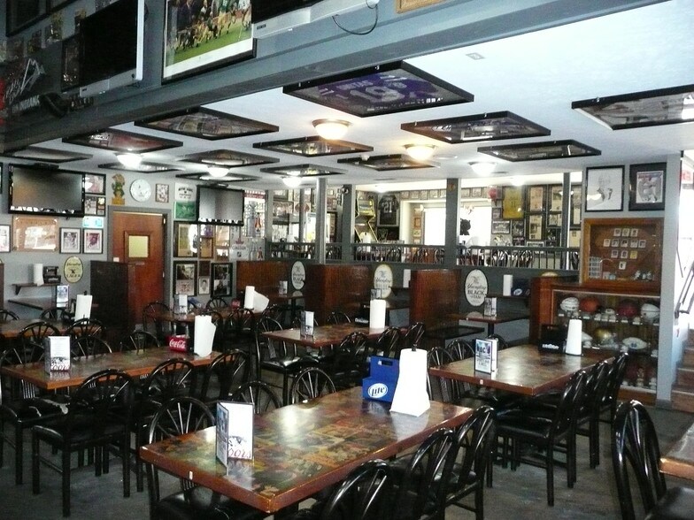 More Photos Of 102 Lincolnway E, Mishawaka Storefront For Sale