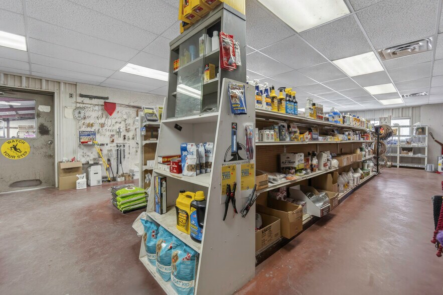 More Photos Of 1505 N Main St, Newcastle Warehouse For Sale