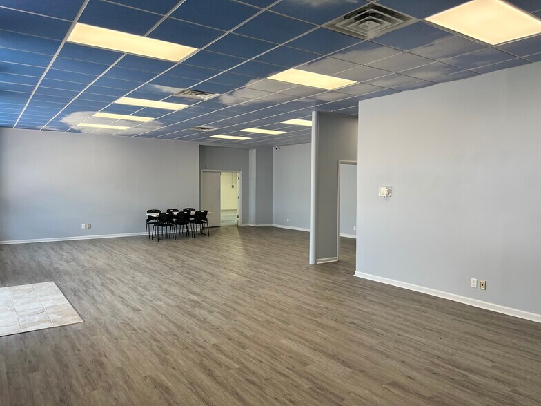 More Photos Of 835 N Capitol Ave, Indianapolis Light Distribution For Lease