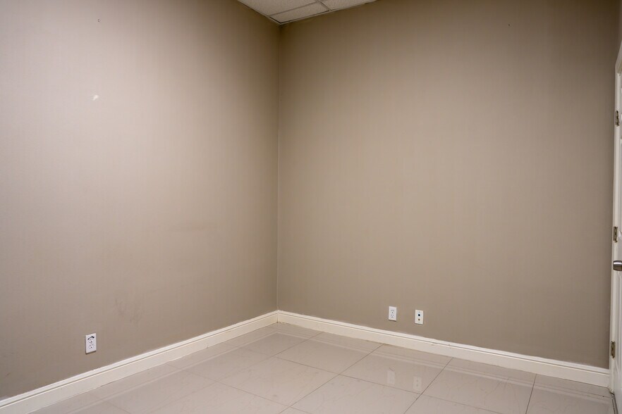 More Photos Of 1160 E Alton Gloor Blvd, Brownsville Freestanding For Sale