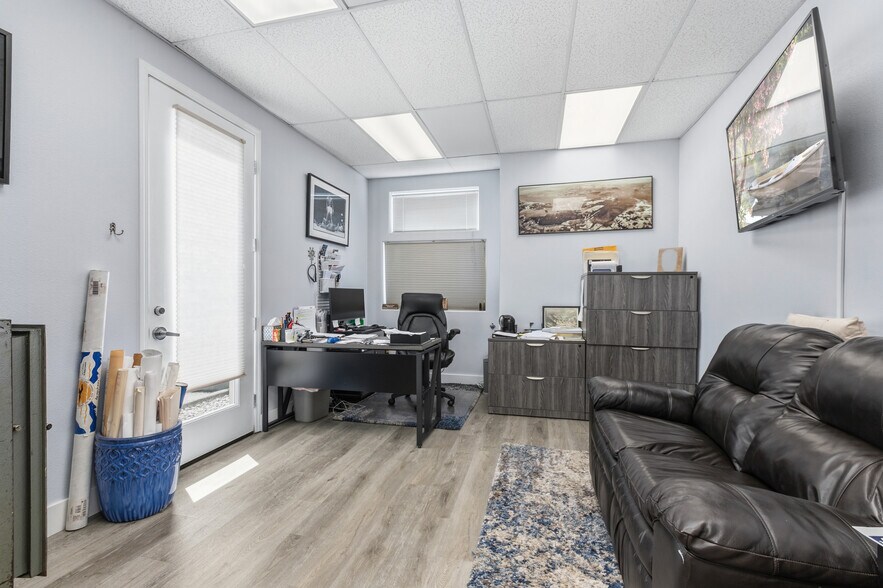 More Photos Of 1202 Commercial Ave, Anacortes Office For Sale