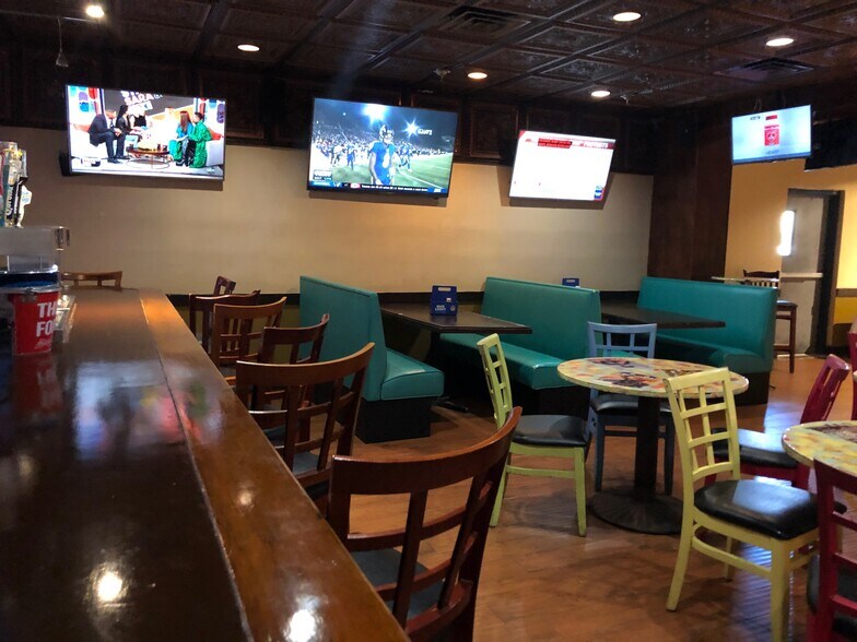 More Photos Of 8797 20th St, Vero Beach Hotel For Lease