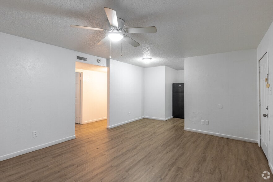 More Photos Of 2301 50th St, Lubbock Apartments For Sale
