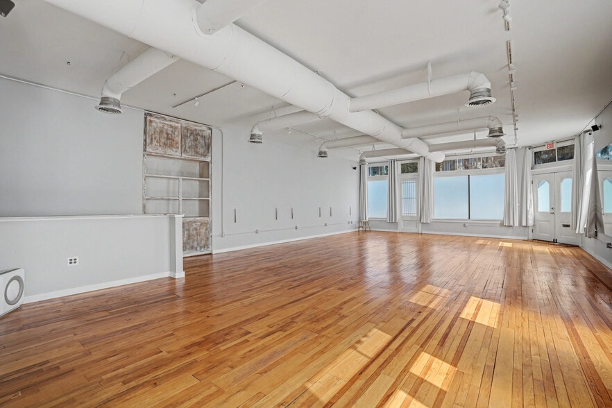 More Photos Of 2323 Barnard St, Savannah Storefront Retail Office For Lease