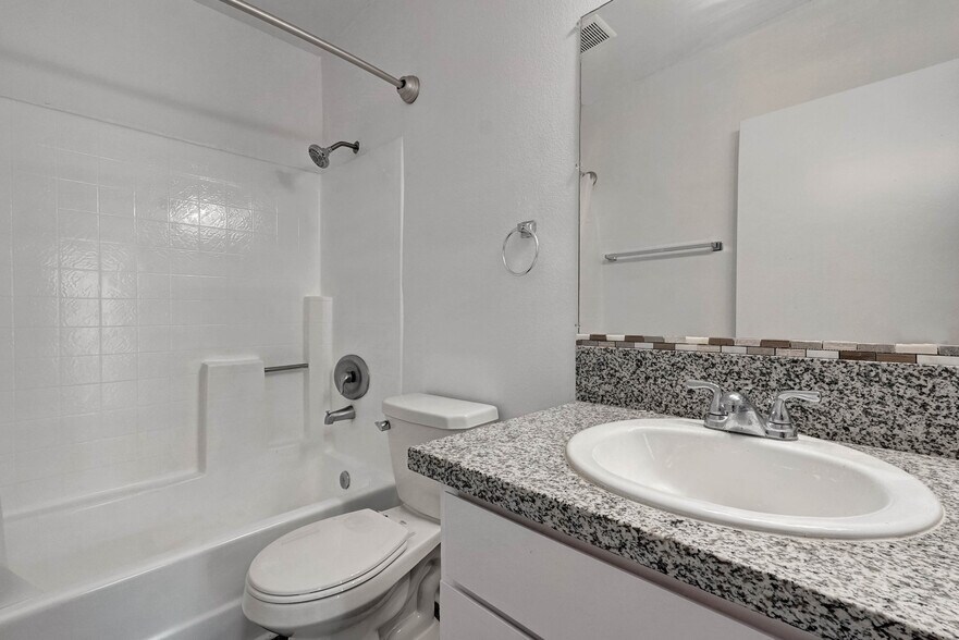 More Photos Of 18547 Saticoy St, Reseda Apartments For Sale