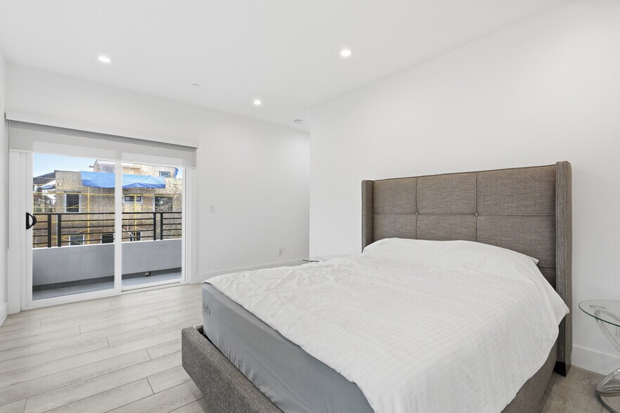 More Photos Of 13822 Oxnard St, Van Nuys Apartments For Sale