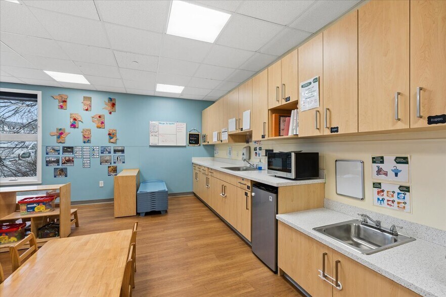 More Photos Of 443 W Lowell Ave, Haverhill Office For Sale
